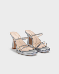Widerry Gloria silver wide fit heels, front view